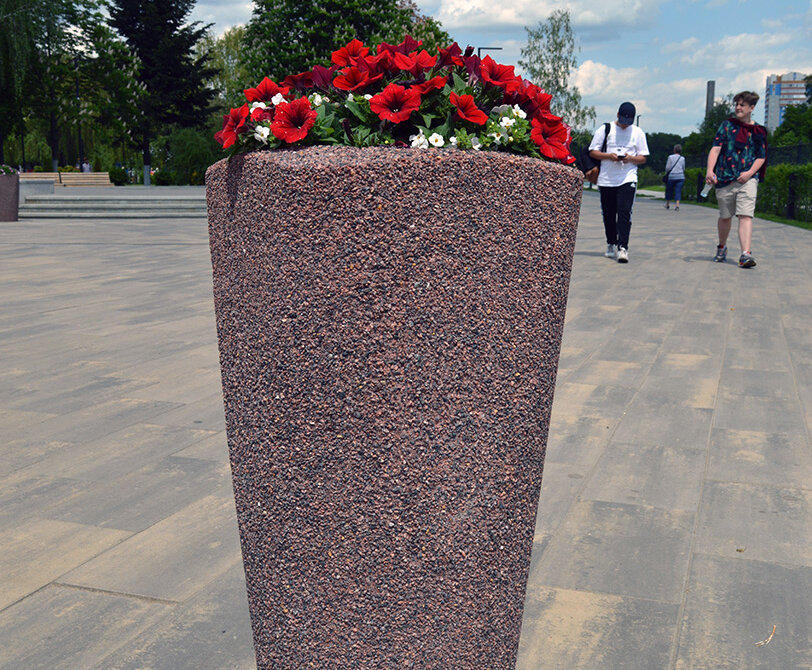 Вазоны Aurora яшма Инсбрук Ланс Умбра, Blumen габбро, Florera белый лайт Glance, Florera яшма Инсбрук Ланс Умбра